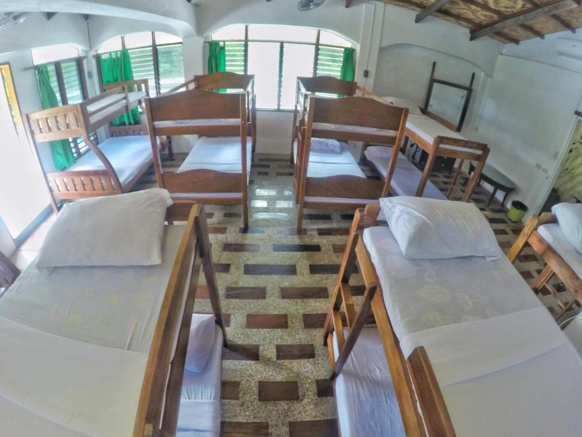 Patrick'S On The Beach Resort Генерал-Луна Экстерьер фото